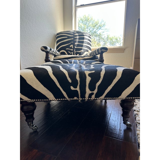 George Smith Zebra Hide Chaise Lounge – English Luxury Statement Piece - Makers Mark Present An exceptional handcrafted...