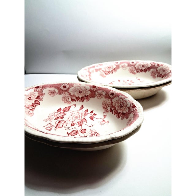 1900 - 1909 1900s Cambridge by Wood & Sons Red and White English Pottery For Sale - Image 5 of 9