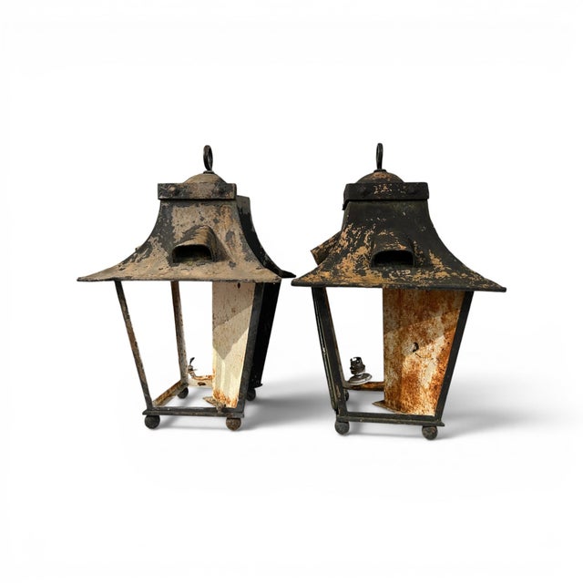 This charming pair of 19th-century French wall lanterns from Colmar showcases timeless craftsmanship and architectural...