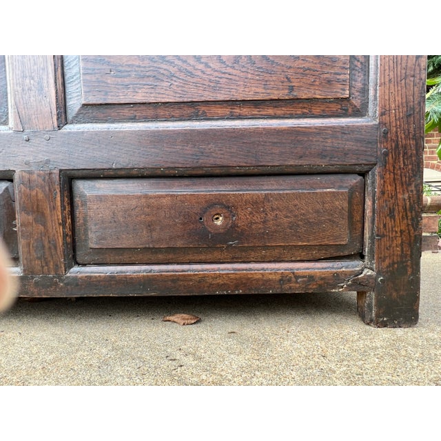 Ca.1710 Early 18th Century English Oak Coffer / Chest For Sale - Image 6 of 12
