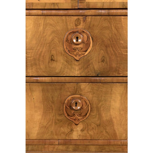 Louis XVI Style Lombard Chest of Drawers in Walnut Burl with Inlaid Floral Motifs, 18th Century For Sale - Image 12 of 15