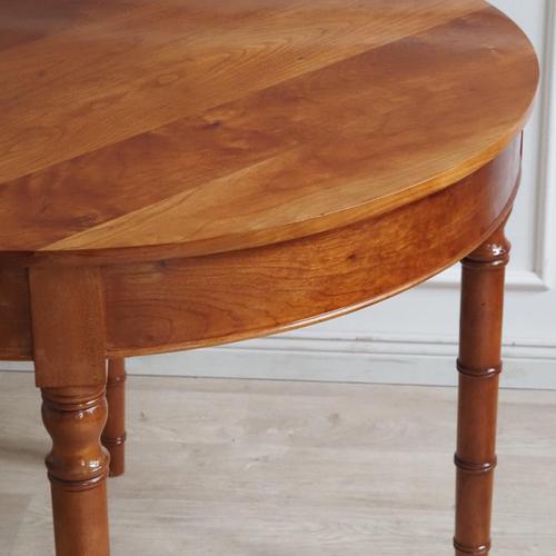 Brown Biedermeier Round Table in Cherrywood For Sale - Image 8 of 12