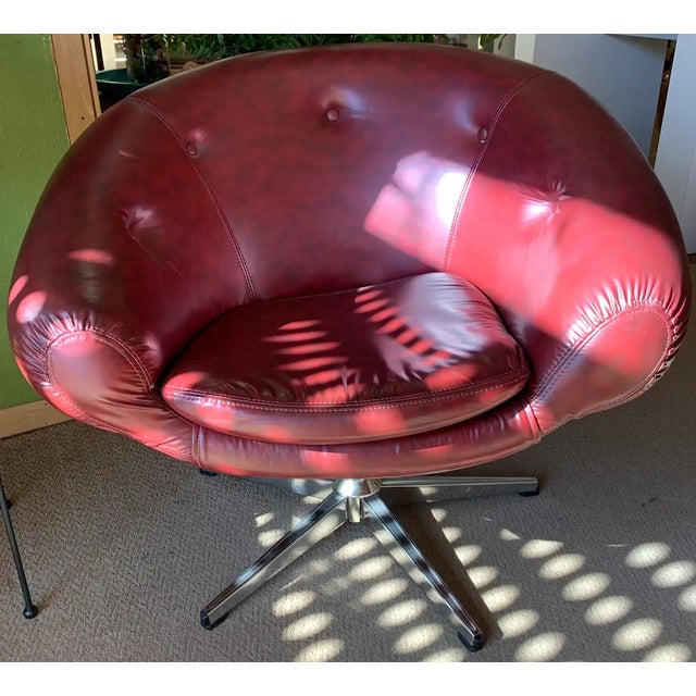 Pair of Vintage Mod Overman International Red Vinyl Swivel Pod Chairs Ca 1978 For Sale - Image 6 of 16