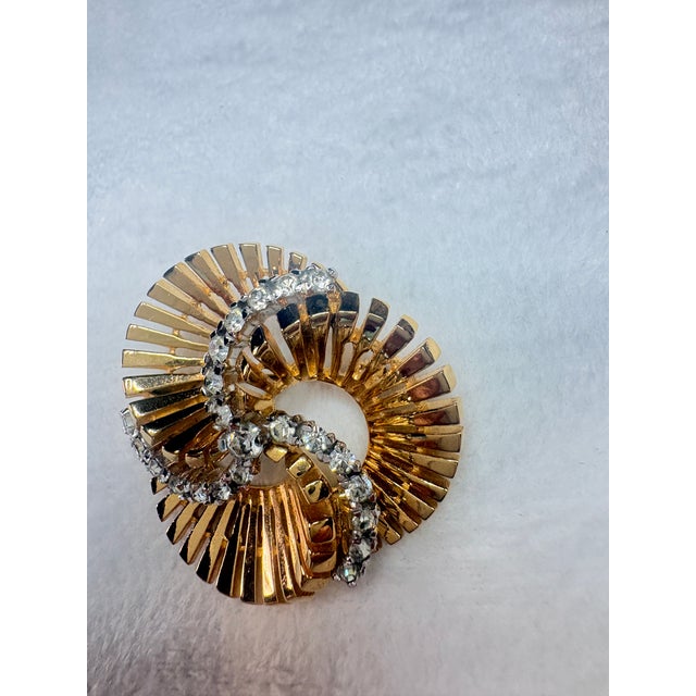 Mid‑Century Jomaz Gold‑Tone Architectural Medallion Brooch With Crystal Crescent For Sale - Image 4 of 6