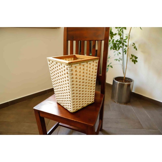 Mid-Century Modern Plastic Wicker Basket with Wooden Frame, 1970s For Sale - Image 3 of 9