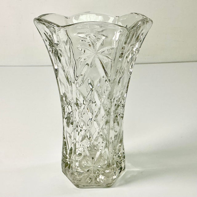 Mid Century Vintage Boho Chic Hollywood Regency Cut Glass Vase. For Sale - Image 4 of 10