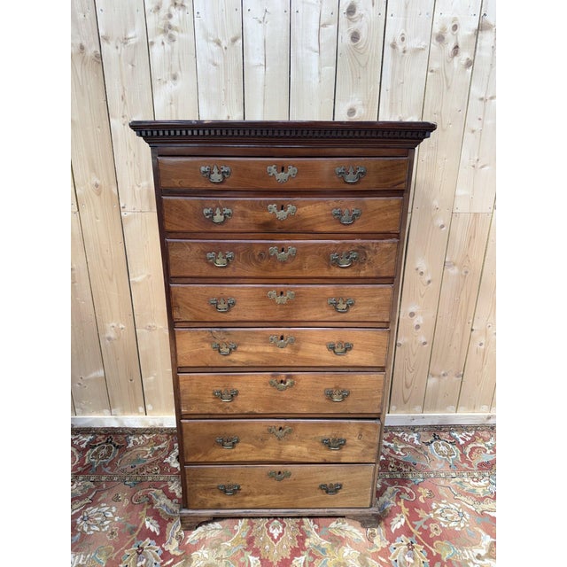 18th-century English mahogany chest of drawers/chiffonier. with its keys. Some signs of wear.