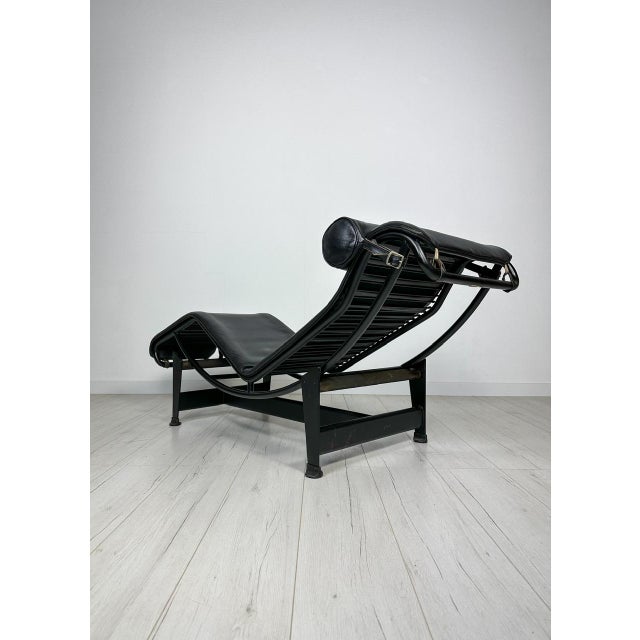 Mid-Century Modern Vintage LC4 Chaise Longue by Le Corbusier, Pierre Jeanneret and Charlotte Perriand for Cassina, 2010s For Sale - Image 3 of 10