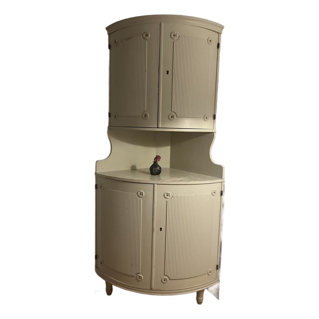 Swedish Vintage Gustavian Ribbed Corner Cabinet Rosette Storage Mid-20th Century For Sale