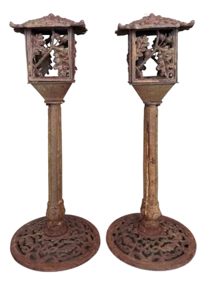 Mid 19th Century Cast Iron Garden Pedestal Lanterns With Acorn Detail - Set of 2