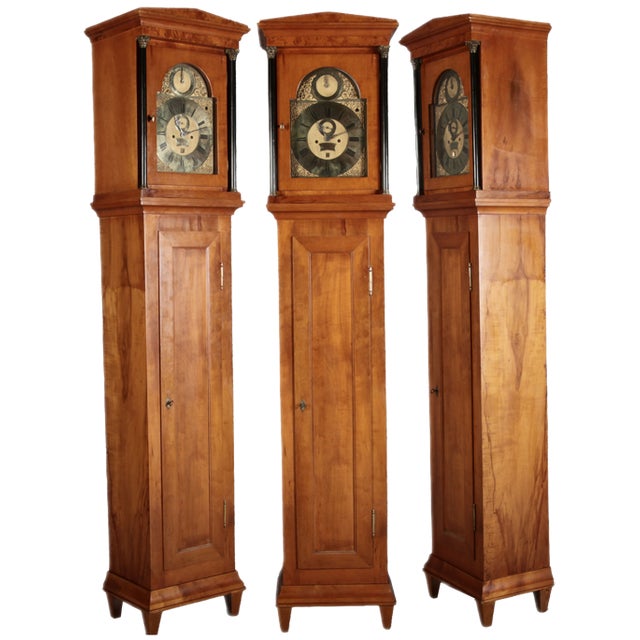 Antique Grandfather Clock in Cherry, Early 19th Century For Sale