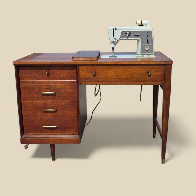 1966 Singer Slant-O-Matic 600 Sewing Machine in Mid-Century Wood Cabinet For Sale - Image 11 of 18