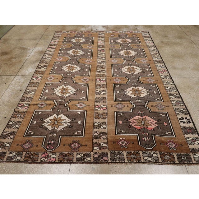 Galerie Shabab Collection Mid-20th Century Turkish Anatolian Room Size Carpet For Sale - Image 4 of 10