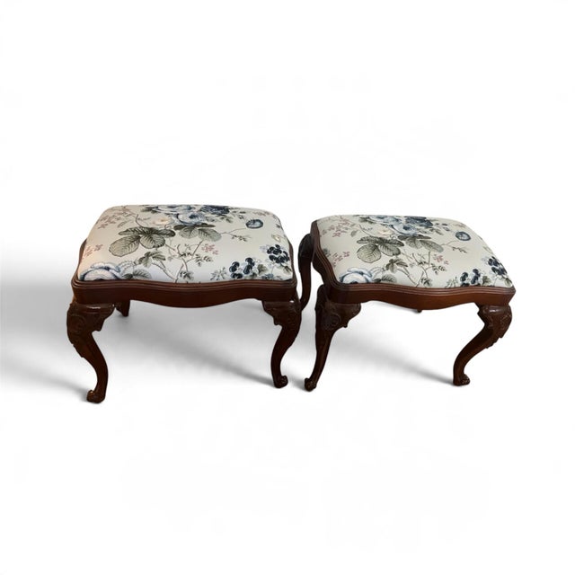 1950s Pair of Vintage Louis XV Style Carved Wood Stools in Schumacher Salisbury Chintz For Sale - Image 5 of 7