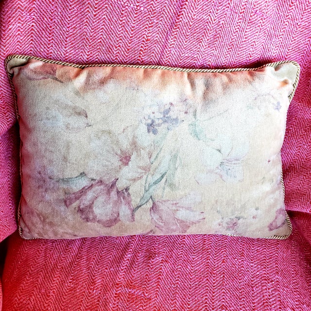 1980s Beige Velvet Tulip Design Pillows - Set of 3 For Sale - Image 4 of 5