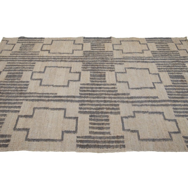 Modern Dhurrie Natural Jute Rug Handmade in Gray For Sale - Image 4 of 9
