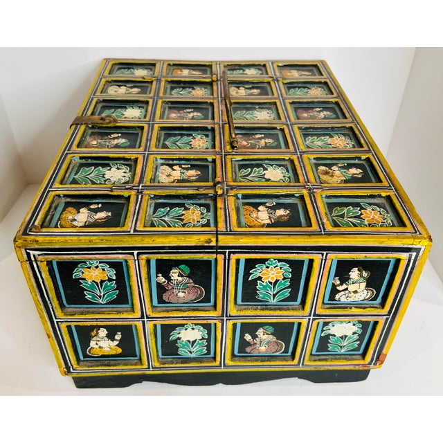 Early 20th Century Antique Indian Moghul Dowry Chest Hand Carved Wood Trunk Jewelry Storage For Sale - Image 5 of 9