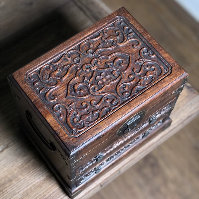 1980s Vintage Carved Huali Wood Two-Drawer Jewelry Box For Sale - Image 6 of 9