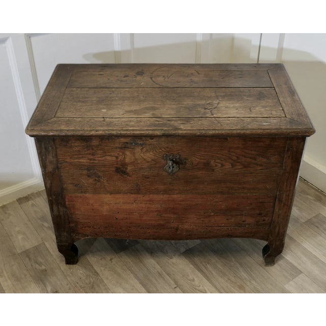 Small 18th Century French Oak Coffer For Sale - Image 6 of 8