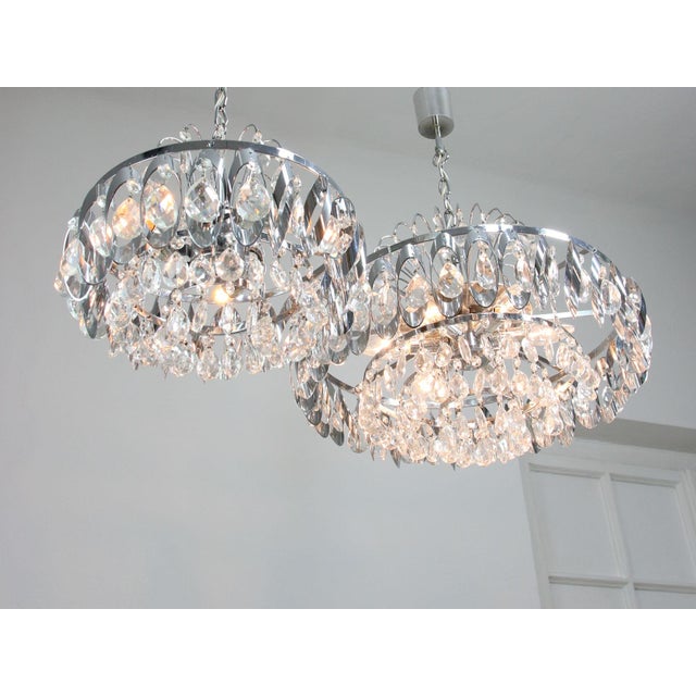 Bigger one takes 6x regular size size e14 light bulb (not included), smaller 3x bulbs of the same size. for us/canadian...