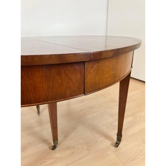 Early 19th Century Swiss Biedermeier Extendable Dining Table in Walnut and Brass, 1820s For Sale - Image 5 of 18
