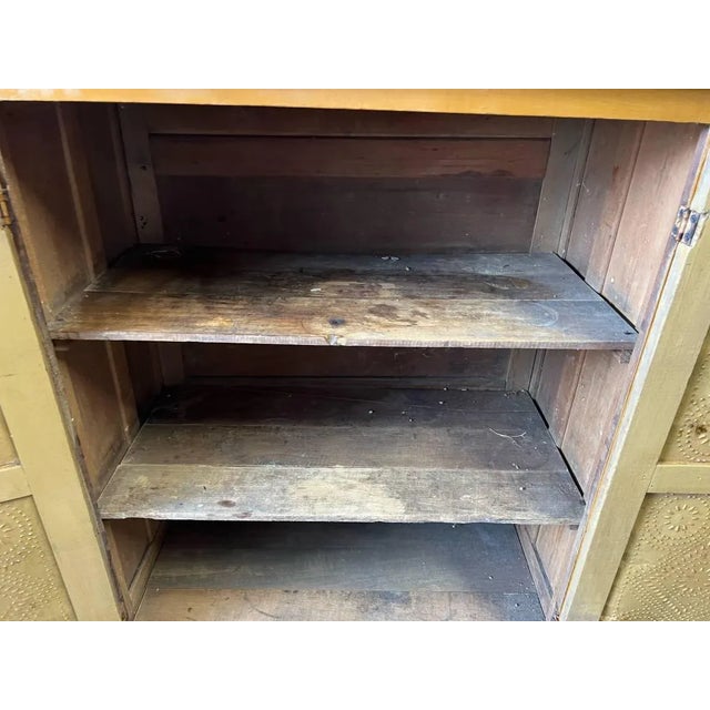 Antique Early American Primitive Style Painted Pie Safe Punched Tin Cabinet Cupboard. For Sale - Image 10 of 17