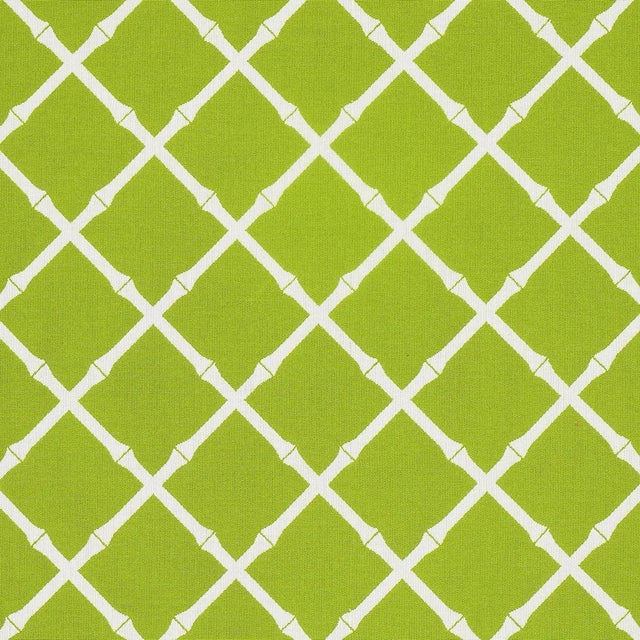 Schumacher Schumacher Bamboo Trellis Indoor/Outdoor Fabric in Leaf For Sale - Image 4 of 4