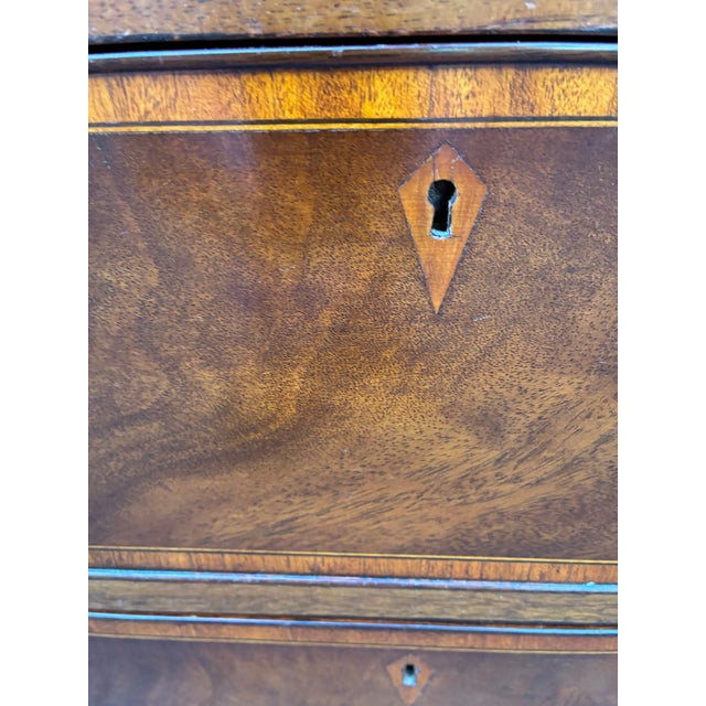 Traditional 1940s Mahogany Chest Made by Beacon Hill For Sale - Image 3 of 12