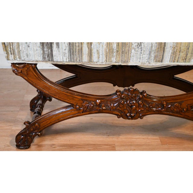 1900s Antique French Louis XV Carved Walnut Spring-Seat Window Bench / New Upholstery For Sale - Image 11 of 13