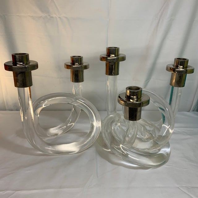 Elevate your dining space with this stunning set of vintage Dorothy Thorpe style Lucite "Pretzel" ribbon...