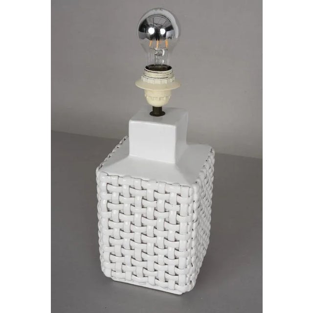 1970s Mid-Century Italian Glazed White Ceramic Table Lamp by Tommaso Barbi, 1970s For Sale - Image 5 of 16