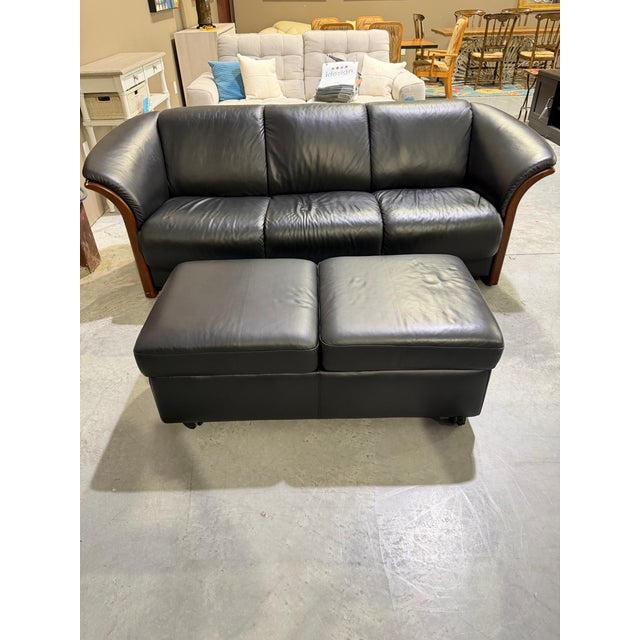 Black 1990s Ekornes Stressless Scandinavian Black Paloma Leather Double Ottoman With Curved Wood Tabletop For Sale - Image 8 of 9