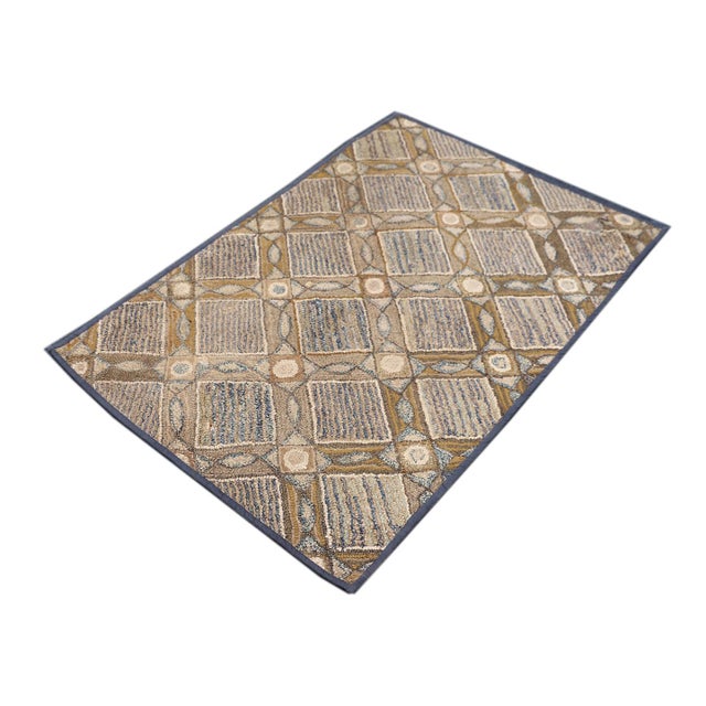 3'x4' Vintage American Hooked Rug | Geometric Small Hooked Area Rug For Sale In Los Angeles - Image 6 of 10