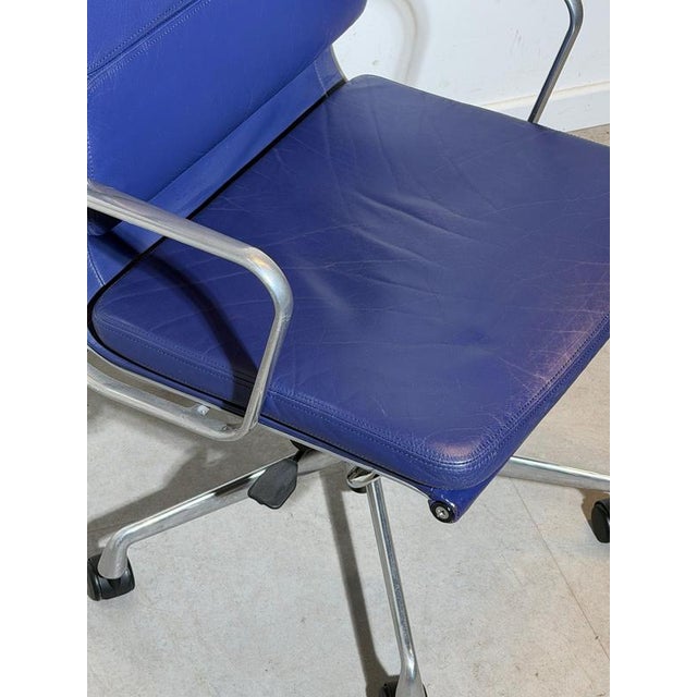 EA 219 Soft Pad Office Chair by Charles & Ray Eames for Vitra For Sale - Image 6 of 13