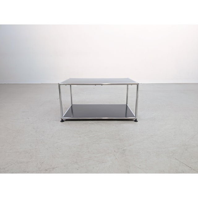 We are offering a beautiful coffee table from the renowned Swiss manufacturer USM Haller for sale. This table, offered...
