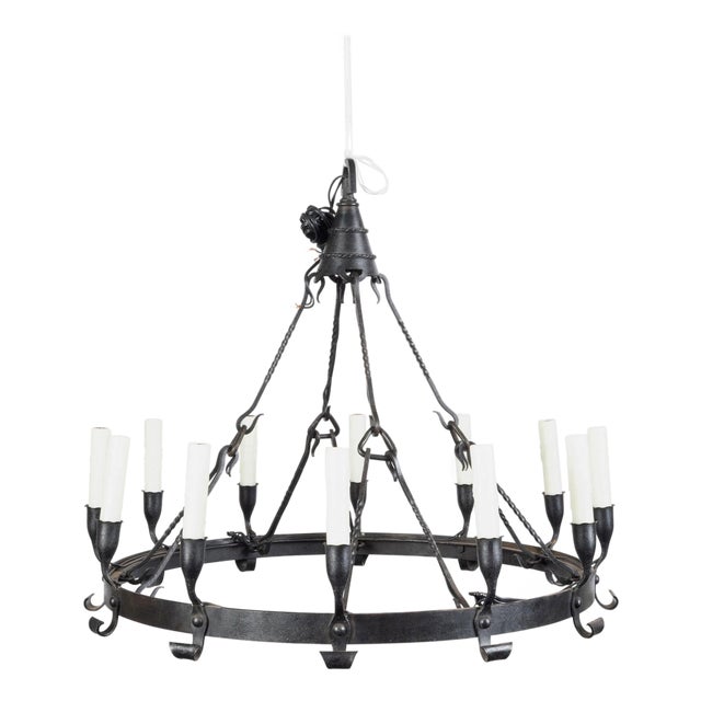 1900s Spanish Colonial 12-Light Iron Chandelier with Ring and Dark Patina For Sale