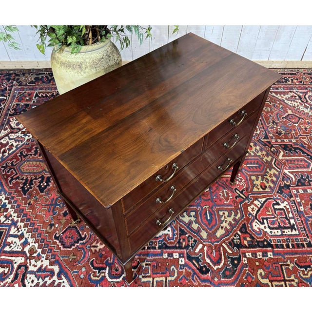 20th Century English Chest of Drawers in Mahogany and Oak For Sale - Image 5 of 18