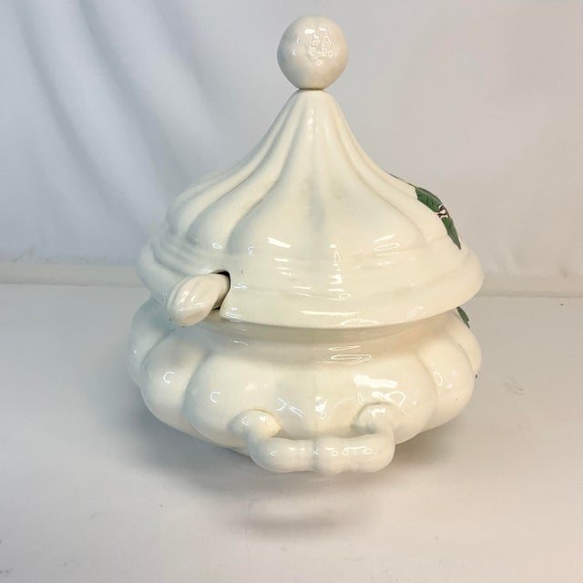 Ivory 1940s English Arts & Crafts Ceramic Transfer Ware Tureen With Trompe L’Oeil Pear Finial For Sale - Image 8 of 10