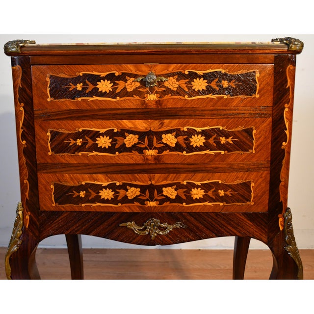 1890s Antique French Louis XV Walnut Inlaid & Marble Top Liquor Cabinet / Bar For Sale - Image 4 of 18