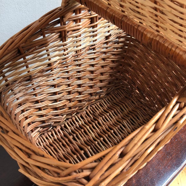 Mid-20th Century Wicker Picnic Basket For Sale - Image 10 of 12