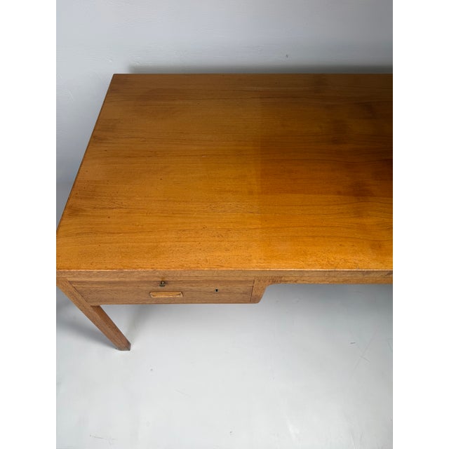 Goldenrod Large Danish Mahogany Desk by Ejner Larsen and Aksel Bender Madsen for Willy Beck, 1950s For Sale - Image 8 of 10