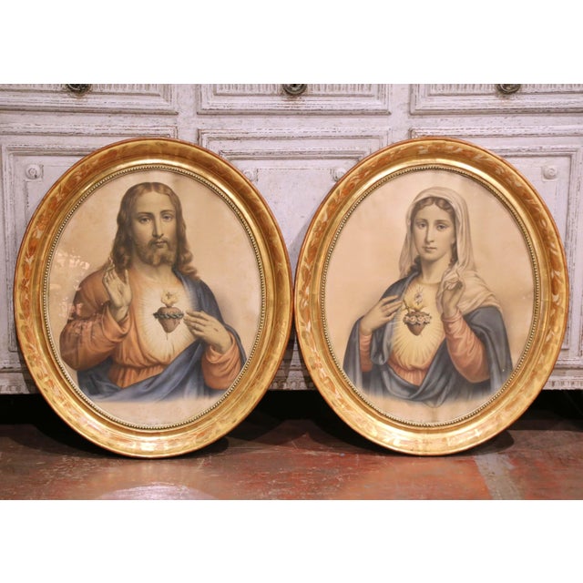 Late 19th Century Pair of 19th Century French Sacred Heart Jesus and Mary Oval Giltwood Frames For Sale - Image 5 of 13
