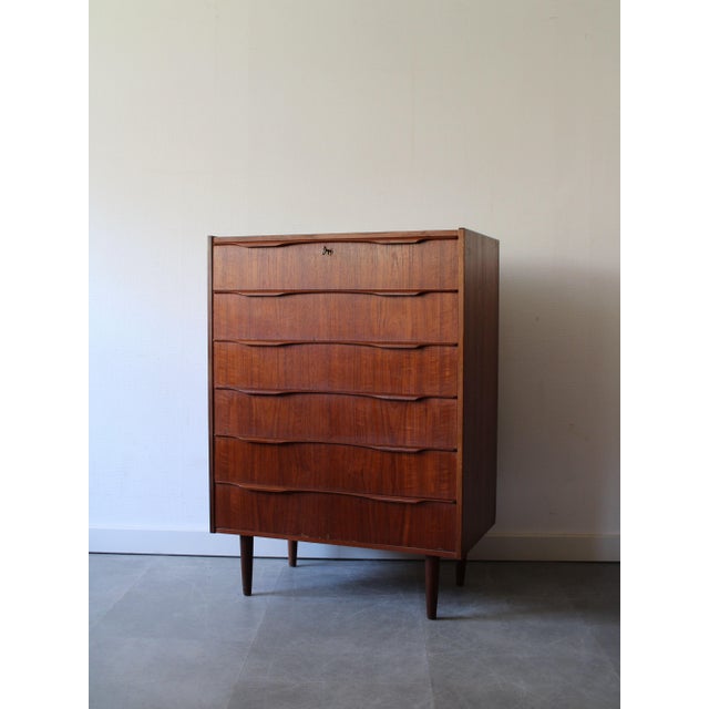 Vintage Danish Chest of Drawers in Teak, 1960s, in Very Good conditions. Designed 1960 to 1969
