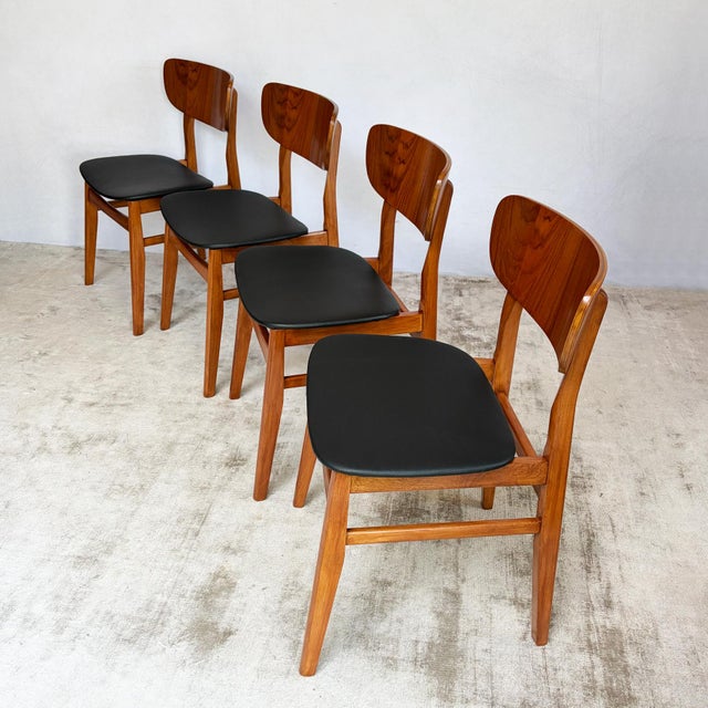 Mid-Century Modern Teak Veneered Dining Chairs with Black Upholstered Seats, 1960s, Set of 4 For Sale - Image 3 of 14