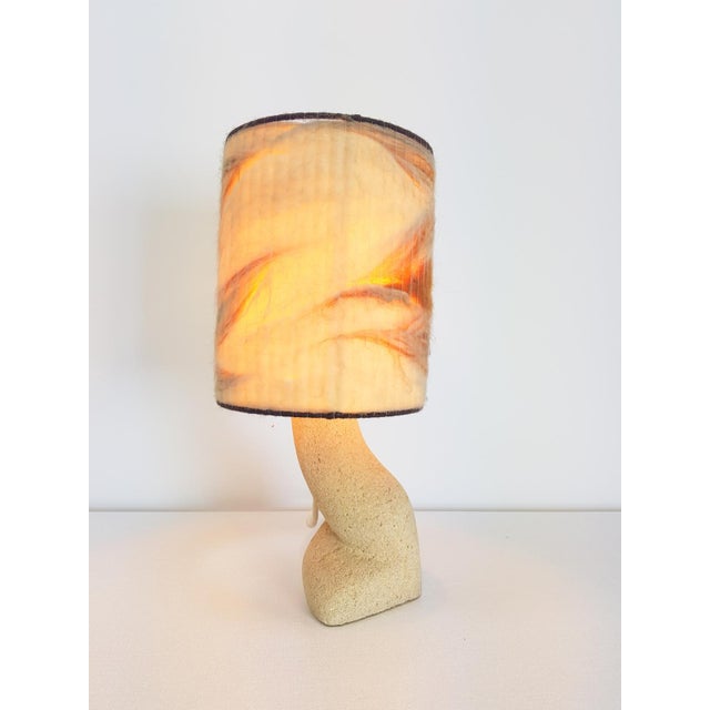 Beige Arts & Crafts Style Brutalist Natural Stone Table Lamp, 1970s For Sale - Image 8 of 16