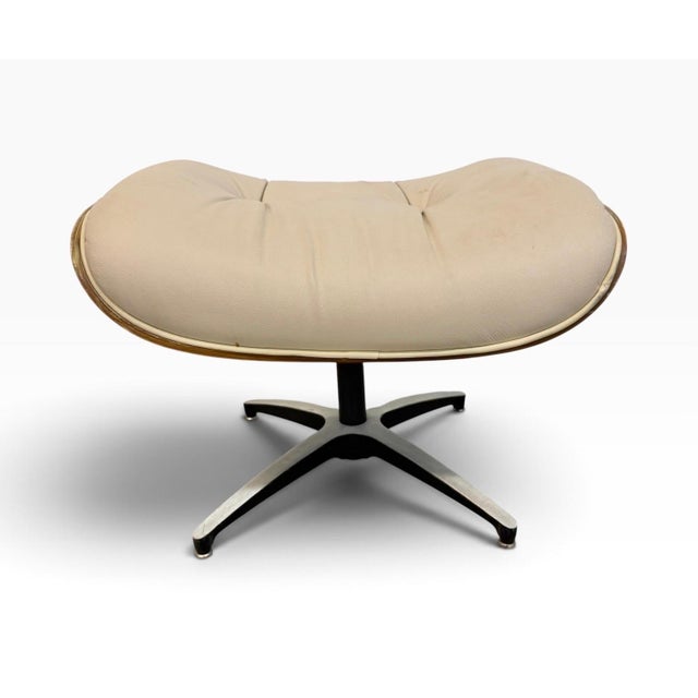 Mid-Century Modern Plycraft Walnut Eames Style Lounge Chair & Ottoman For Sale In Philadelphia - Image 6 of 9