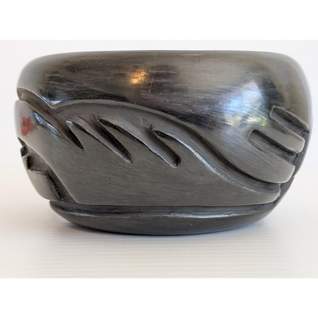 Contemporary 1980s Santa Clara Pueblo Blackware Avanyu Pottery Pot Signed Billy Cain For Sale - Image 3 of 7