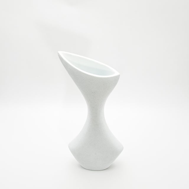 Modern Sculptural Vase in White Shagreen by R&y Augousti For Sale In Los Angeles - Image 6 of 7