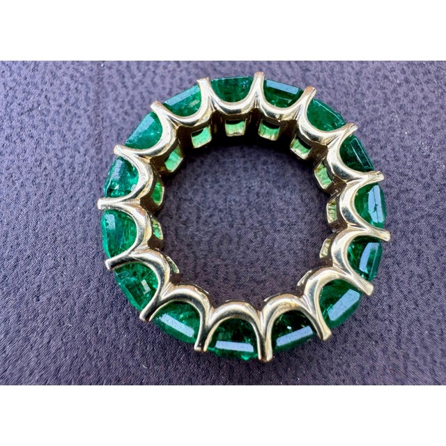 Metal Natural 12 Ct High Quality Zambian Emerald Cut Emerald Eternity Band/ Ring 14 KG For Sale - Image 7 of 18