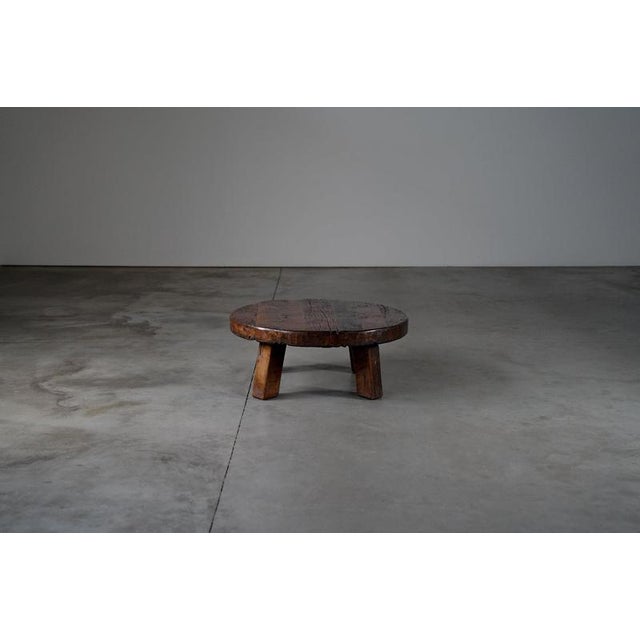 Oak coffee table The table is in a good condition with some signs of usage normal to it’s age. W 110 x D 110 x H 48 cm